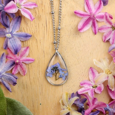Classic necklace with forget-me-not