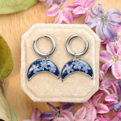 Classic lunula earrings with forget-me-nots