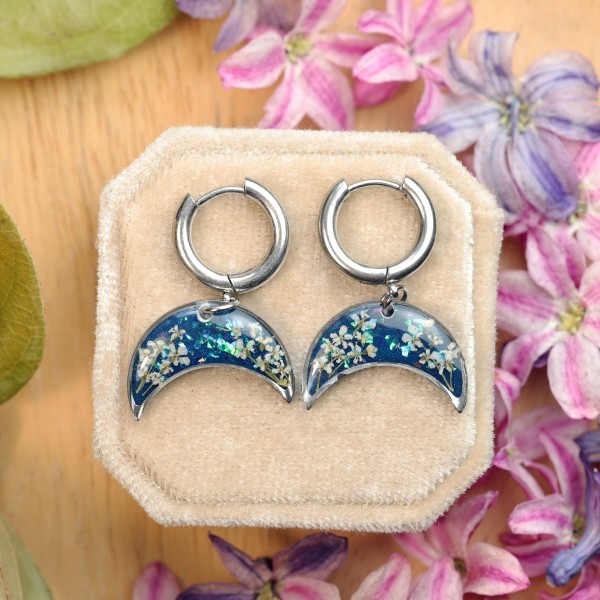 Classic lunula earrings with wild carrot flowers