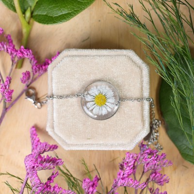 Classic daisy bracelet