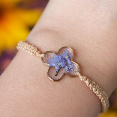 Macrame bracelet with forget-me-not