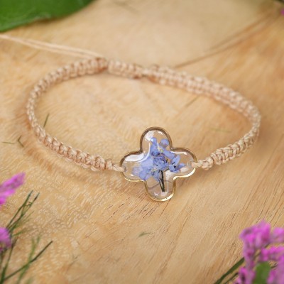 Macrame bracelet with forget-me-not