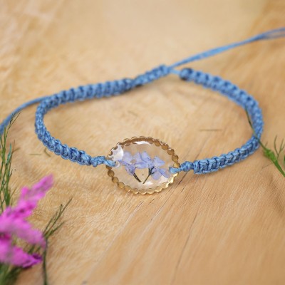 Macrame bracelet with forget-me-not
