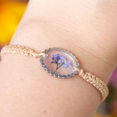 Macrame bracelet with forget-me-not