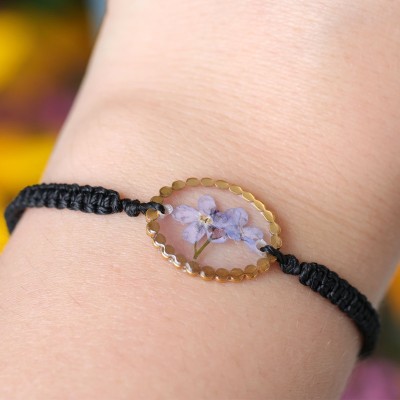 Macrame bracelet with forget-me-not