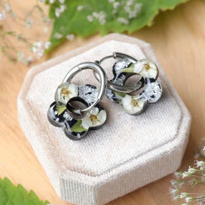 Flower earrings with spirea