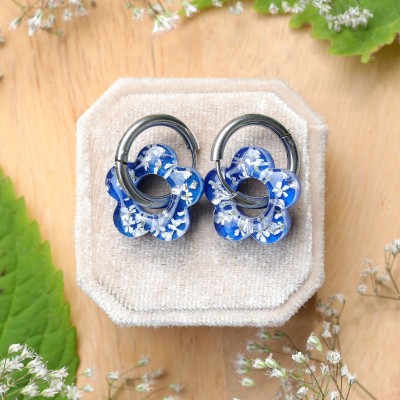 Flower earrings with wild carrot flowers