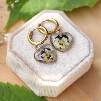 Classic heart earrings with pansy