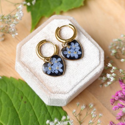 Classic heart earrings with forget-me-nots
