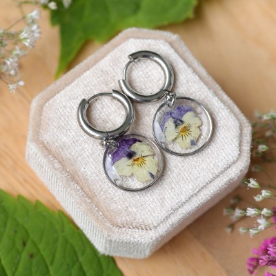 Classic earrings with pansy