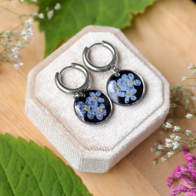 Kolczyki klasyczne z niezapominajką