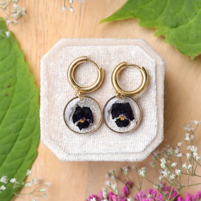 Classic earrings with pansy