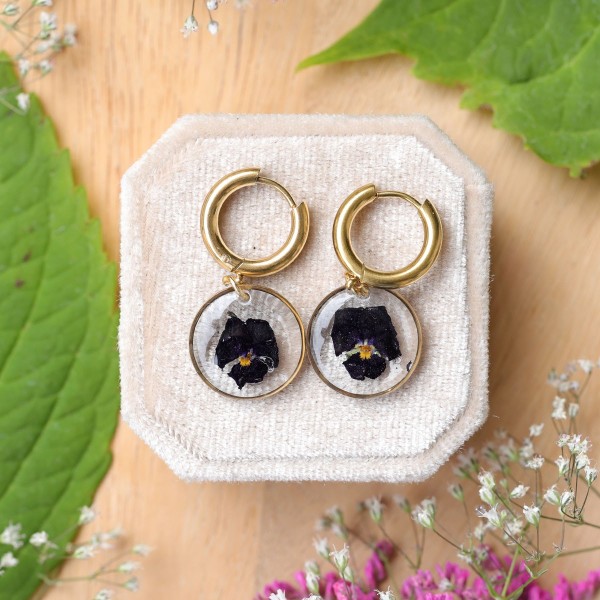 Classic earrings with pansy