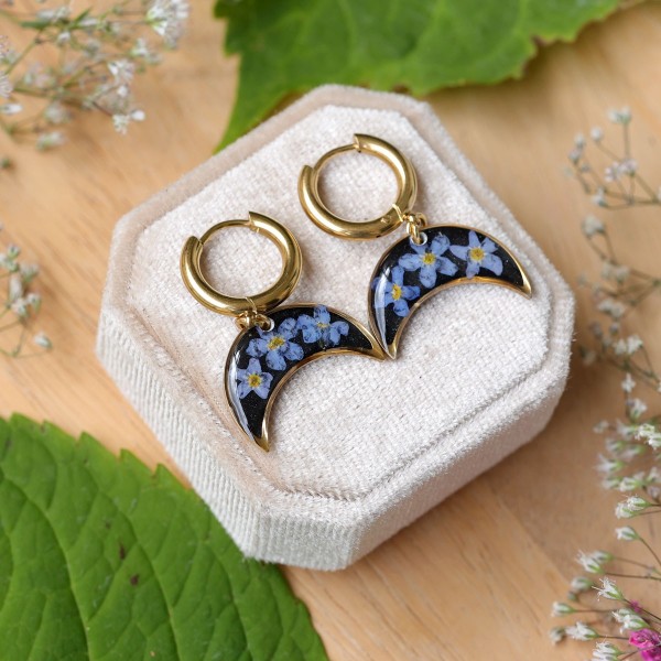 Classic lunula earrings with forget-me-nots