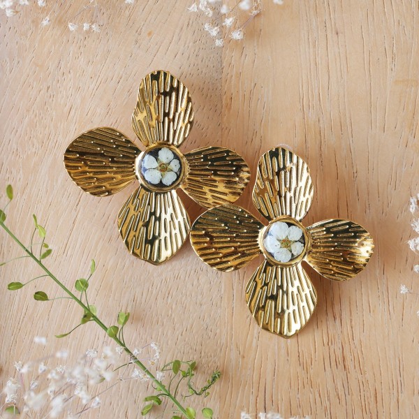 Decorative flower earrings with spirea