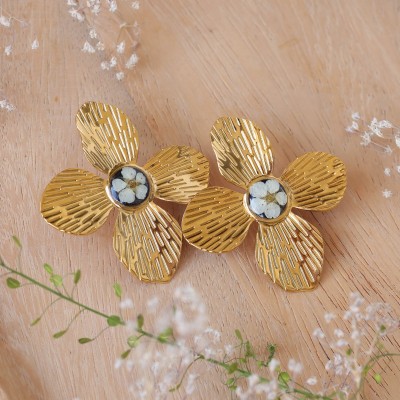 Decorative flower earrings with spirea