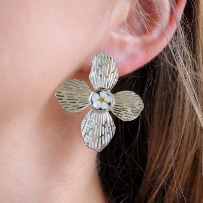 Decorative flower earrings with spirea