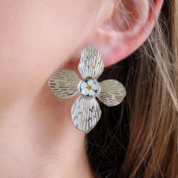 Decorative flower earrings with spirea