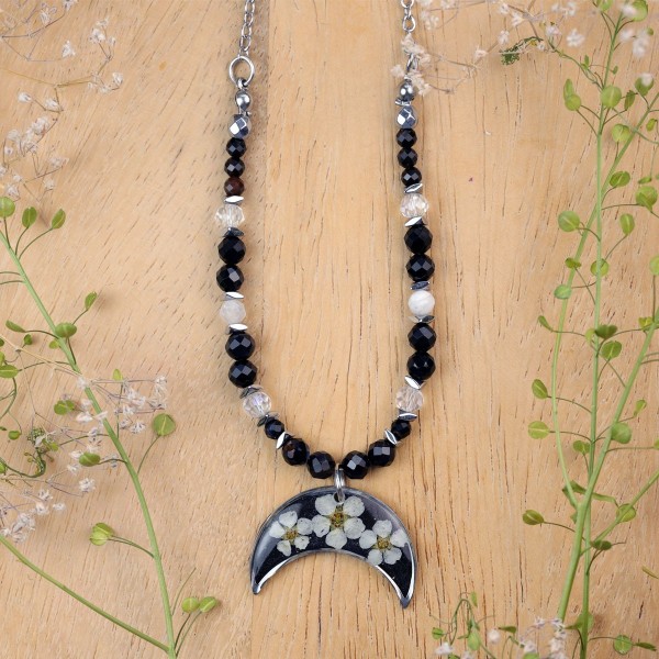 Lunula necklace with spirea