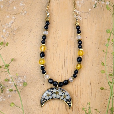 Lunula necklace with spirea