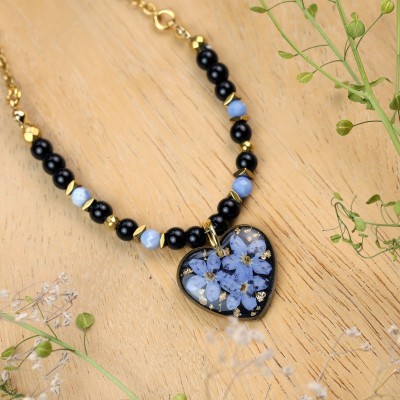 Heart necklace with forget-me-not