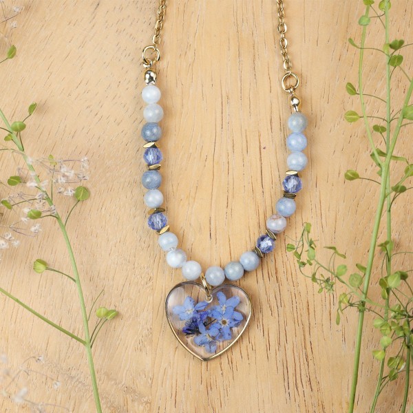 Heart necklace with forget-me-not