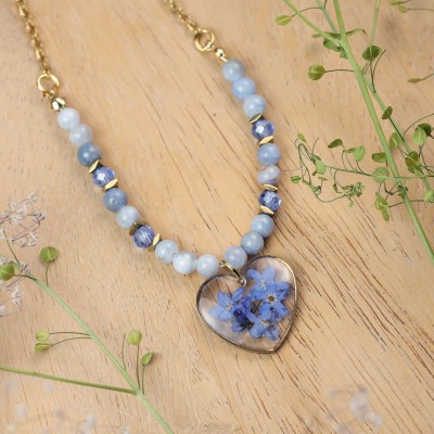Heart necklace with forget-me-not