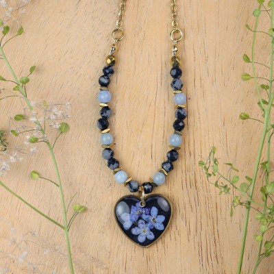 Heart necklace with forget-me-not