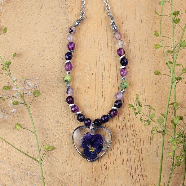 Heart necklace with pansy
