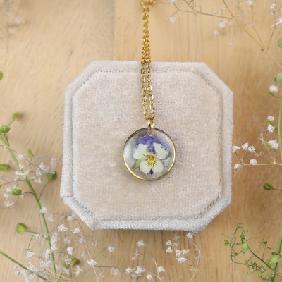 Classic pansy necklace