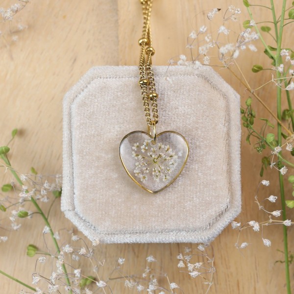 Classic heart necklace with wild carrot flower
