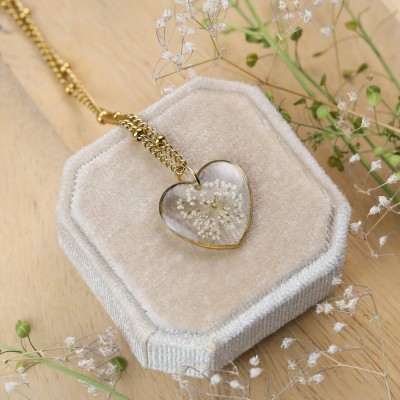 Classic heart necklace with wild carrot flower