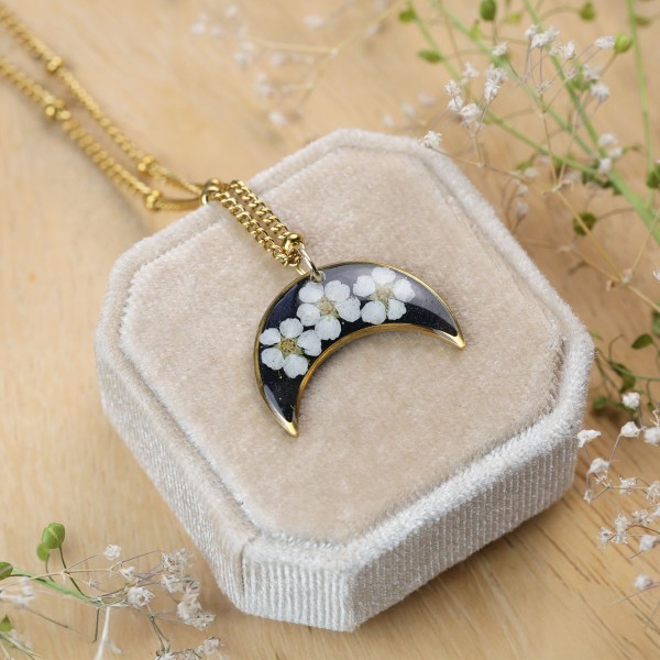 Classic lunula necklace with spirea
