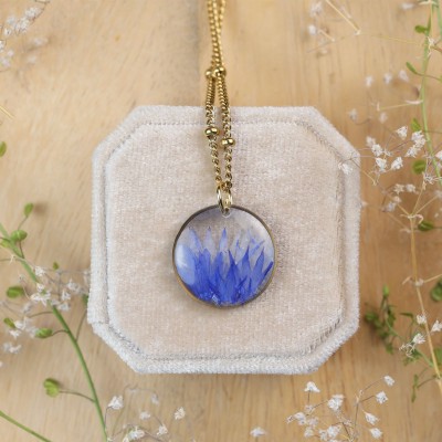 Classic necklace with cornflower petals
