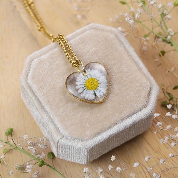 Classic daisy flower necklace