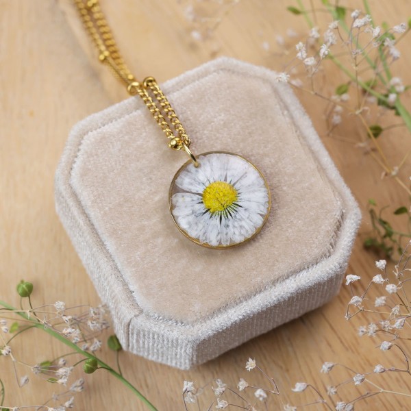 Classic daisy flower necklace