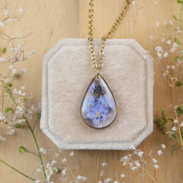 Classic necklace with forget-me-not