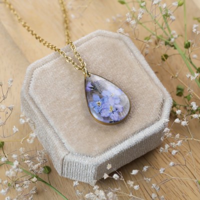 Classic necklace with forget-me-not