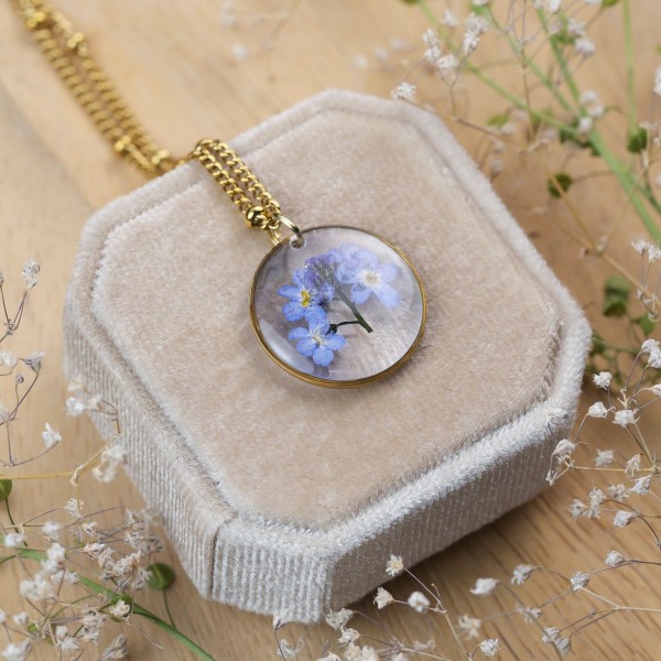 Classic necklace with forget-me-not