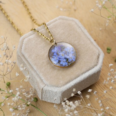 Classic necklace with forget-me-not