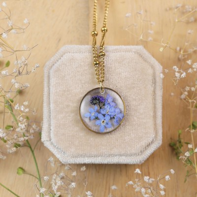Classic necklace with forget-me-not
