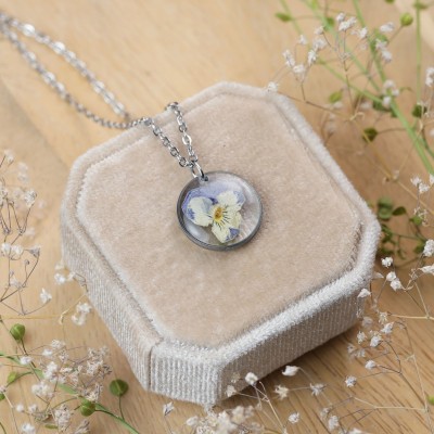 Klasyczny naszyjnik z bratkiem
