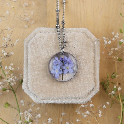 Classic necklace with forget-me-not