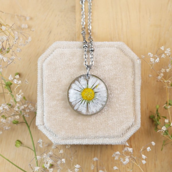 Classic daisy flower necklace