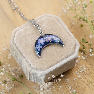 Classic lunula necklace with forget-me-not
