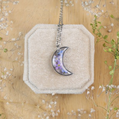 Classic moon necklace with forget-me-not