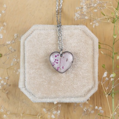 Classic heart necklace with foxglove