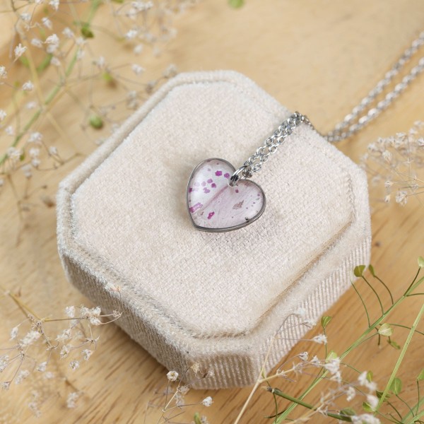 Classic heart necklace with foxglove