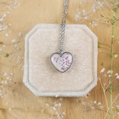 Classic heart necklace with foxglove