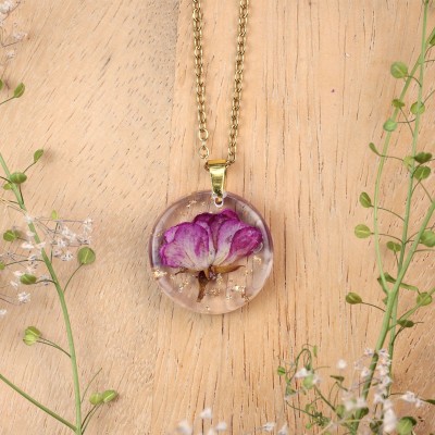 Classic rose necklace